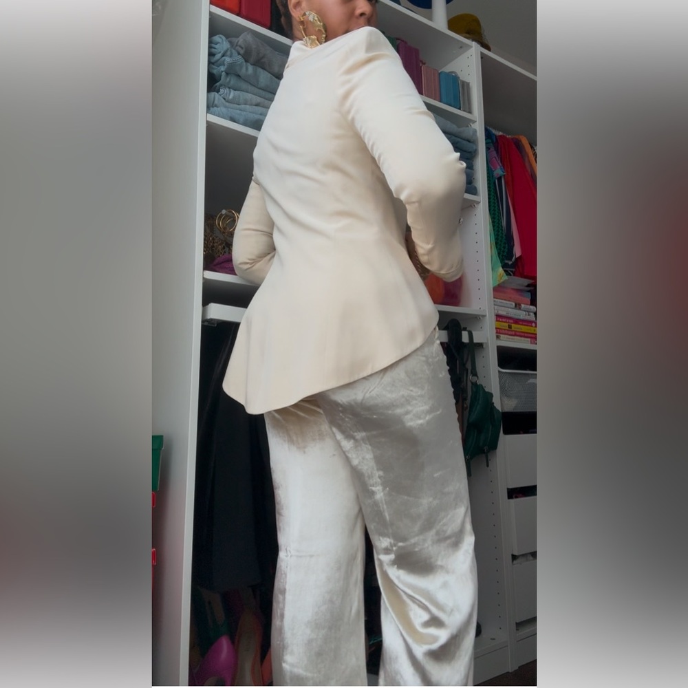 VINTAGE SILK STATEMENT BLAZER - Picture 2 of 16